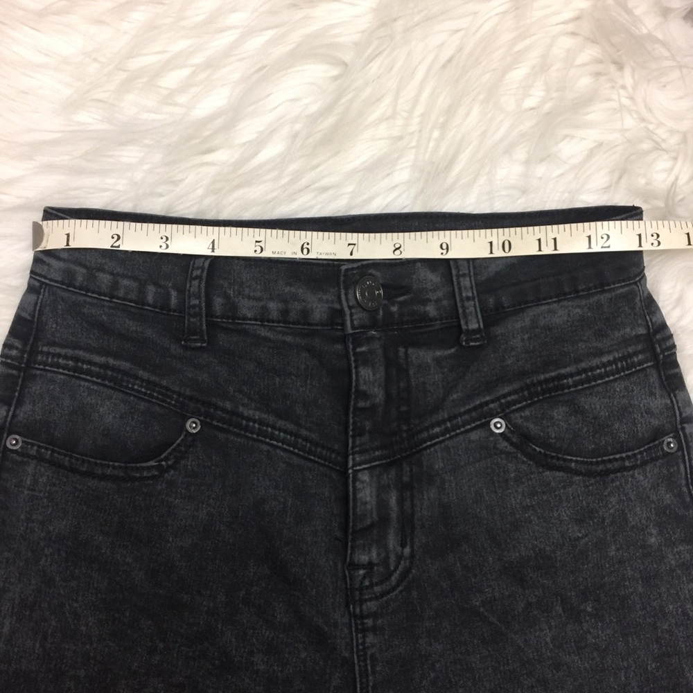 BDG High Rise Ankle Jean - Picture 3 of 8